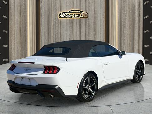 Used 2024 Ford Mustang Convertible image 7