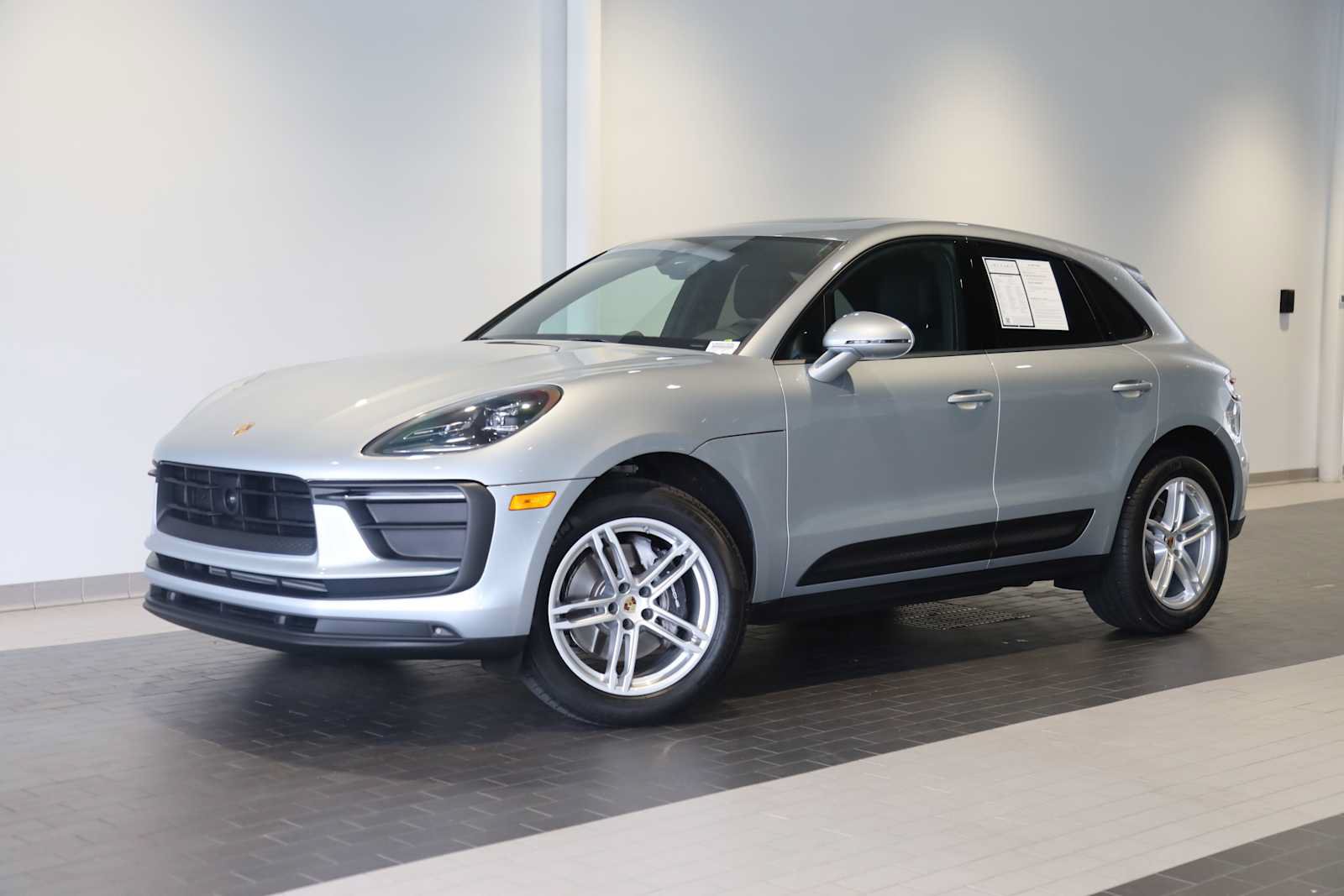Used 2026 Porsche Macan AWD/4WD image 1