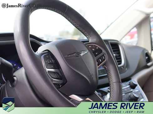 Used 2023 Chrysler Pacifica Touring-L FWD image 24