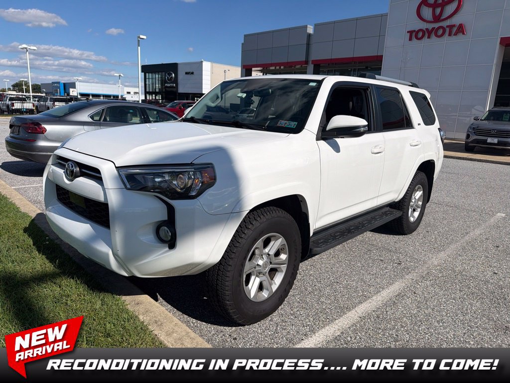 Used 2020 Toyota 4Runner SR5 Premium w/ Moonroof Package AWD/4WD image 1