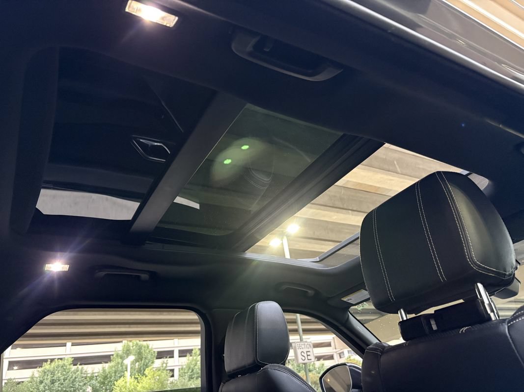 Used 2018 Land Rover Range Rover Velar R-Dynamic SE AWD/4WD image 27