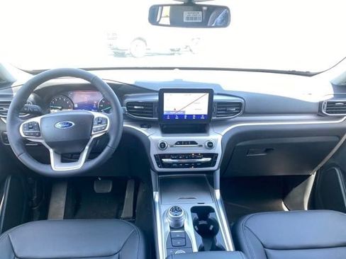 New 2024 Ford Explorer XLT w/ Equipment Group 202A AWD/4WD image 15