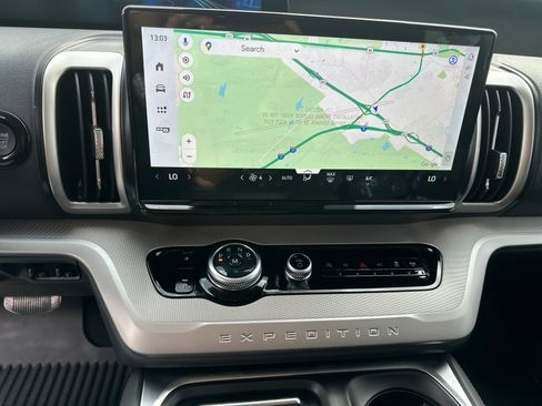 New 2025 Ford Expedition Active image 17