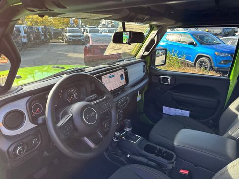 New 2025 Jeep Gladiator Sport image 12