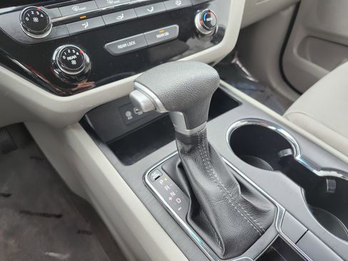 Used 2021 Kia Sedona LX image 30