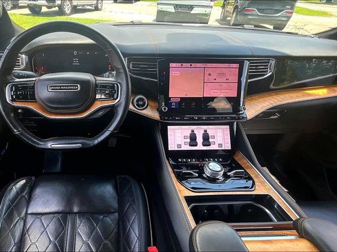 Used 2022 Jeep Grand Wagoneer Series III w/ Rear-Seat Entertainment Group AWD/4WD image 15