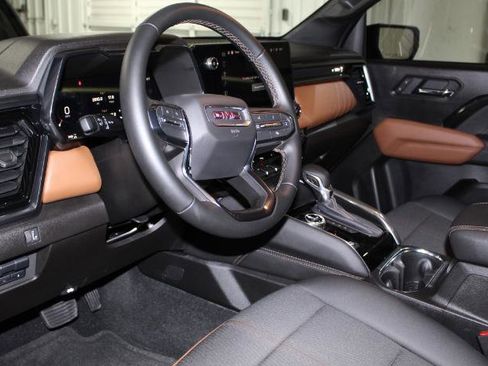 Used 2025 GMC Canyon AT4 image 22