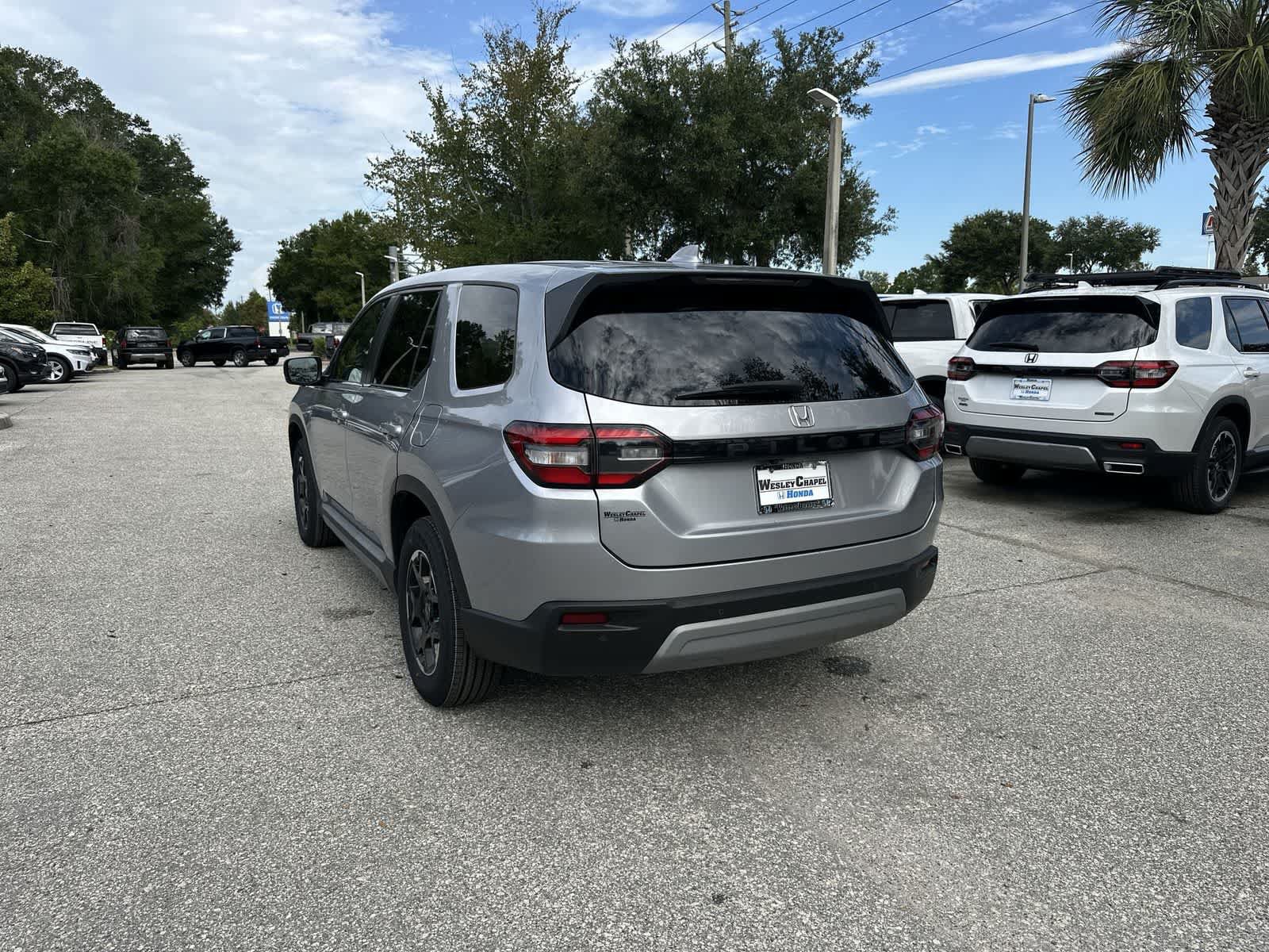 Used 2025 Honda Pilot EX-L image 4