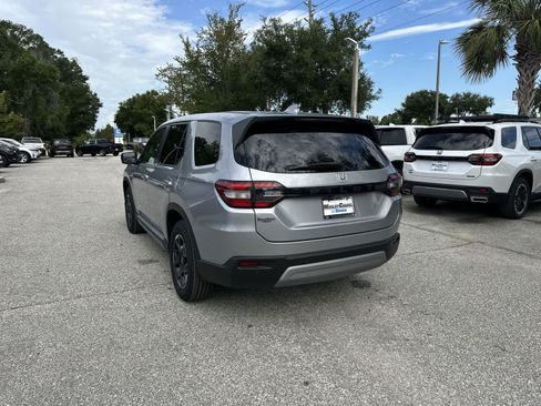 Used 2025 Honda Pilot EX-L image 4