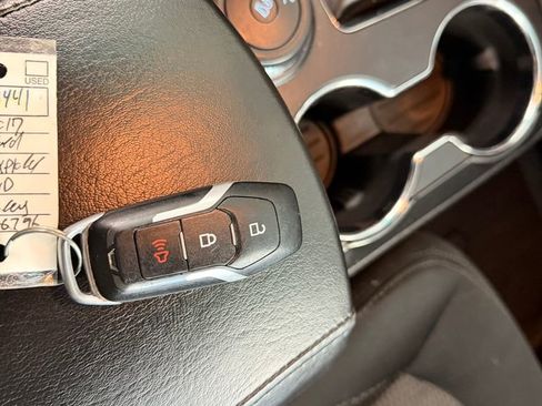 Used 2017 Ford Explorer XLT image 26