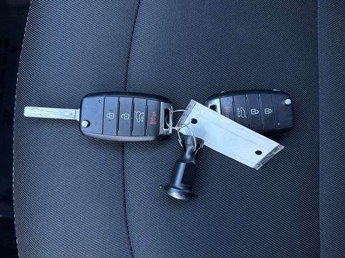 Used 2017 Kia Soul + FWD image 29
