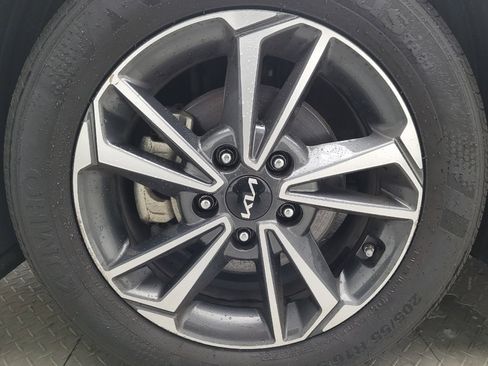 Used 2023 Kia Forte LXS w/ LXS Technology Package FWD image 31