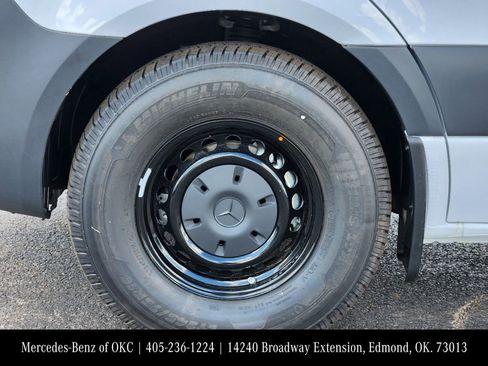 New 2024 Mercedes-Benz eSprinter 170 Cargo image 11