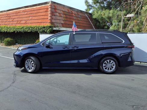 Certified 2024 Toyota Sienna LE w/ LE Plus Package image 3