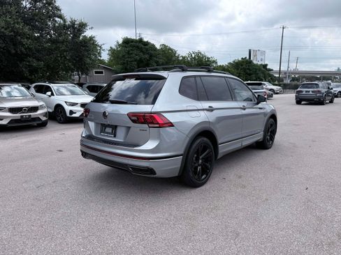 Used 2024 Volkswagen Tiguan SE R-Line w/ MDO Package, Two-Row AWD/4WD image 4