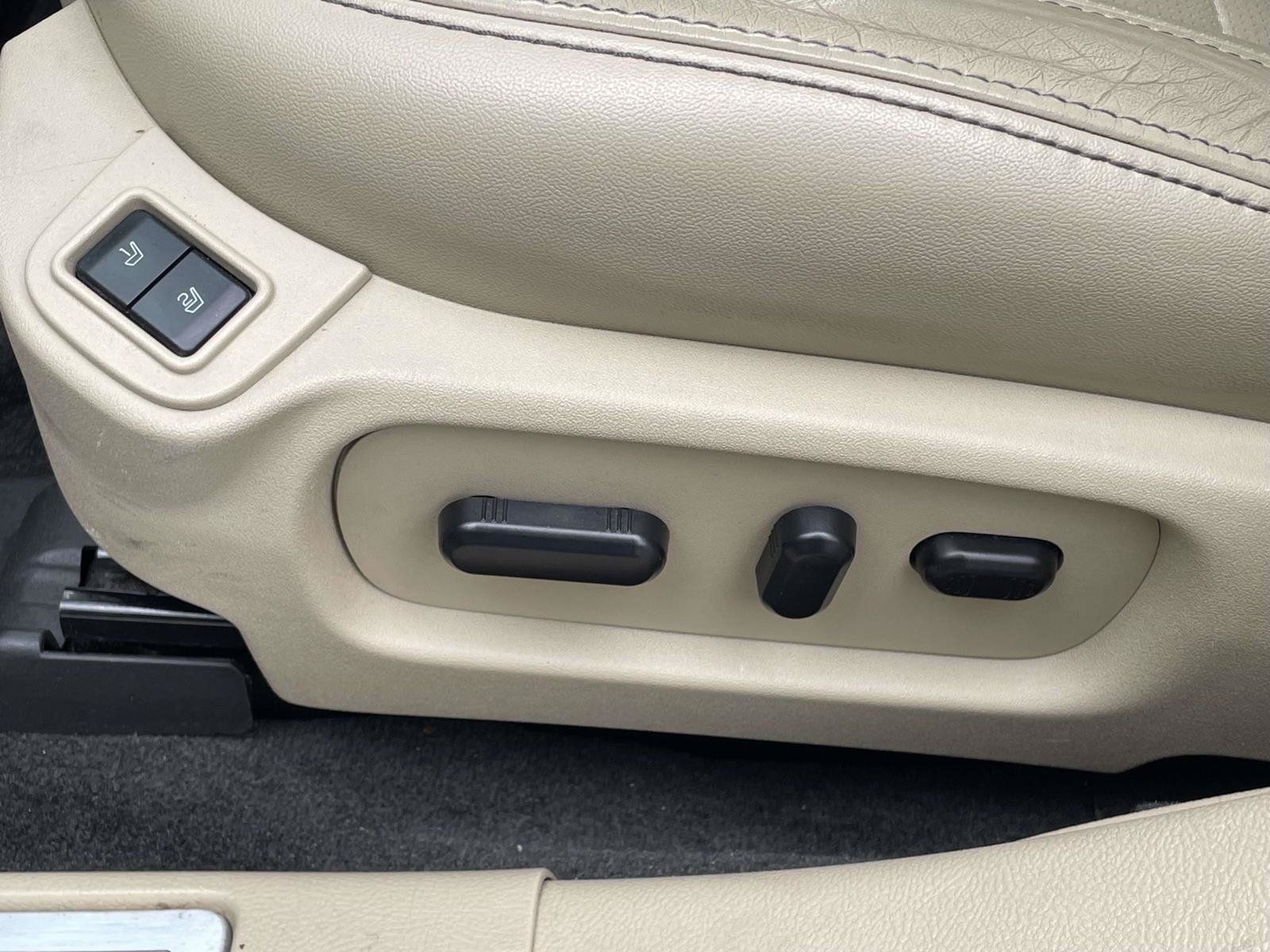 Used 2016 Ford Taurus Limited FWD image 7