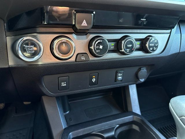 Used 2017 Toyota Tacoma TRD Sport w/ Tow Package (A/T) AWD/4WD image 26