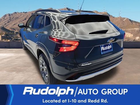 Used 2025 Chevrolet Trax LT FWD image 3