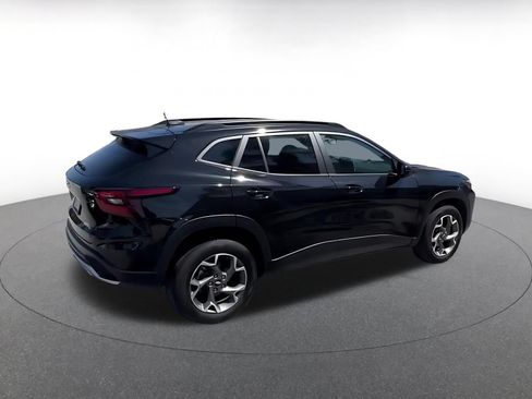 Used 2025 Chevrolet Trax LT FWD image 11