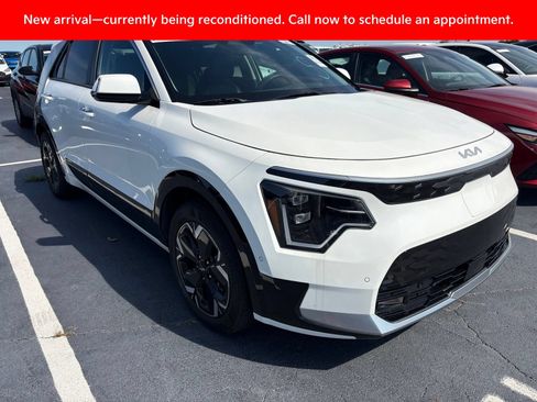 Certified 2023 Kia Niro Wave FWD image 1
