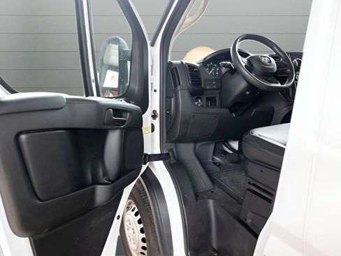 Used 2025 RAM ProMaster 2500 w/ Convenience Group FWD image 24