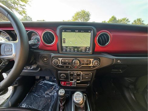 Used 2022 Jeep Gladiator Rubicon w/ LED Lighting Group AWD/4WD image 11