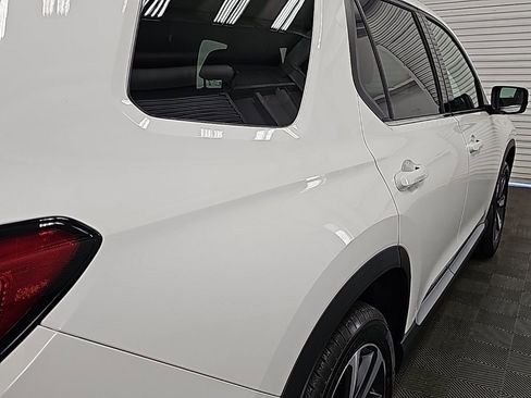 New 2025 Honda Pilot Touring image 9