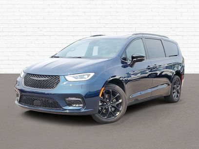Used 2025 Chrysler Pacifica Limited