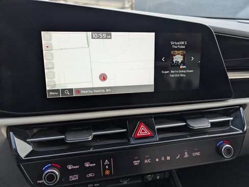 Used 2023 Kia Niro Wave image 12