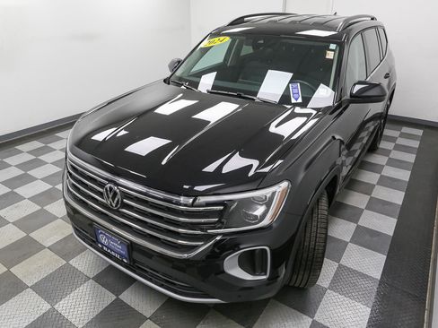 Used 2024 Volkswagen Atlas SE w/ Black Wheel Package image 7