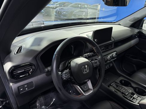 Used 2025 Honda Pilot TrailSport image 19
