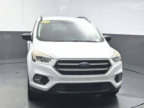 Used 2017 Ford Escape SE w/ Equipment Group 201A FWD image 3