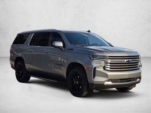 Used 2024 Chevrolet Suburban High Country w/ Advanced Technology Package image 3