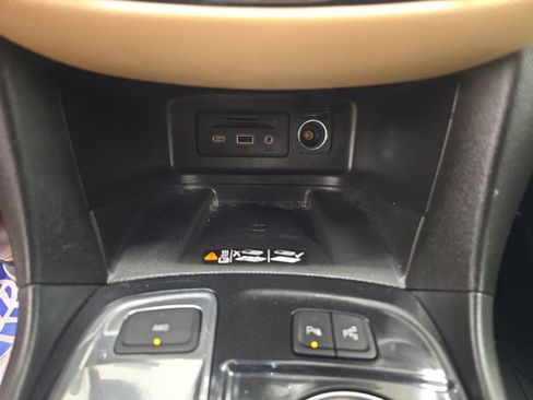 Used 2022 Chevrolet Equinox Premier AWD/4WD image 28