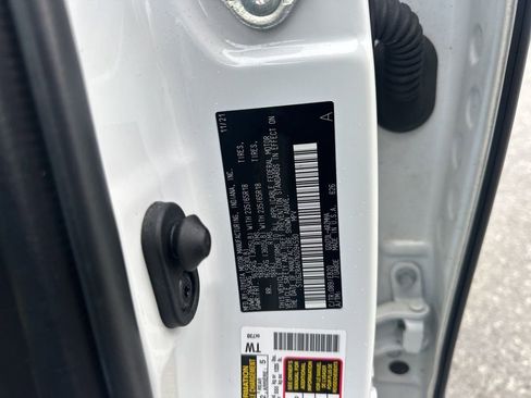 Used 2022 Toyota Highlander XLE image 38