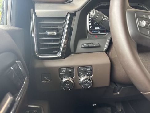 Used 2025 GMC Sierra 3500 Denali w/ Denali Reserve Package AWD/4WD image 18