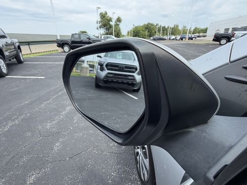 Used 2021 Toyota Prius Prime XLE FWD image 12