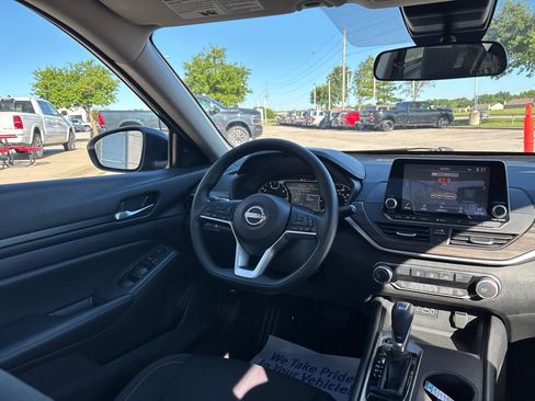 Used 2025 Nissan Altima 2.5 SV FWD image 47