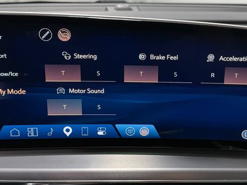 Used 2024 Cadillac Lyriq Sport RWD image 30