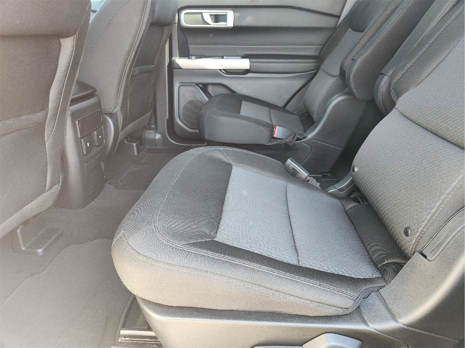 Used 2024 Ford Explorer XLT RWD image 30