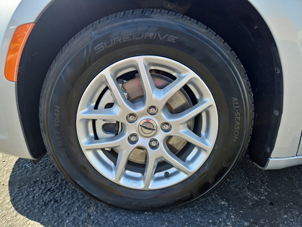 Used 2024 Chrysler Pacifica Touring-L FWD image 10