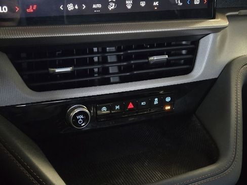 Used 2025 Ford Explorer Active image 11