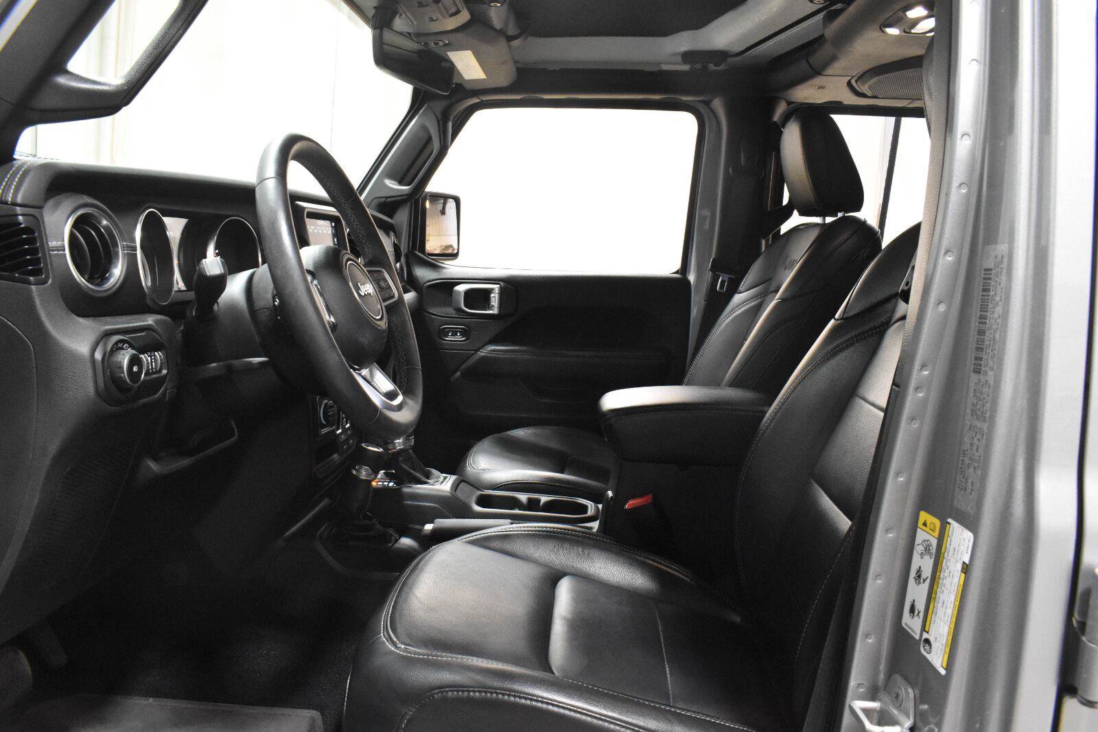 Used 2019 Jeep Wrangler Unlimited Sahara w/ Quick Order Package 24M Moab AWD/4WD image 3