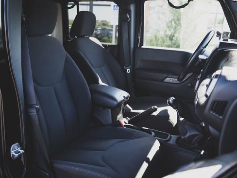 Used 2015 Jeep Wrangler Unlimited Sport AWD/4WD image 18
