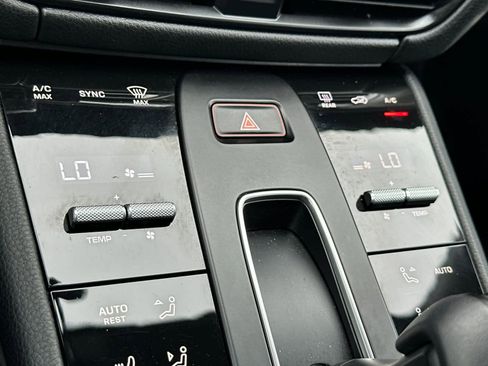 Certified 2025 Porsche Macan AWD/4WD image 23