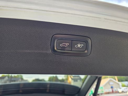 Used 2017 Volvo XC90 T6 Momentum w/ Vision Package image 14