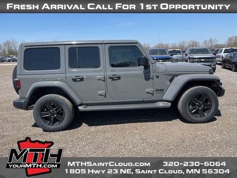 Used 2022 Jeep Wrangler Unlimited Sahara AWD/4WD image 1