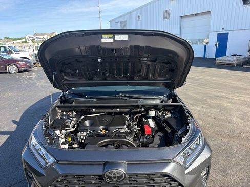 Used 2019 Toyota RAV4 XLE Premium w/ Cold Weather Package AWD/4WD image 37