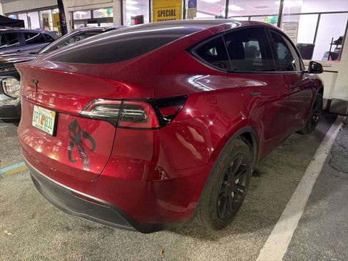 Used 2024 Tesla Model Y 2WD image 2