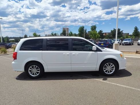 Used 2014 Dodge Grand Caravan SXT w/ Rear Park Assist Package FWD image 2